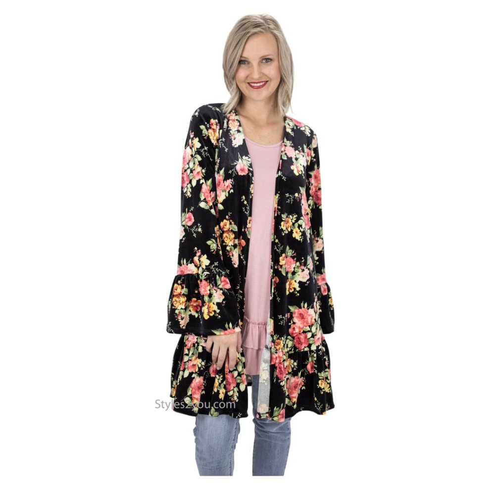 Easel Clothing Amaris Oversized Velvet Kimono in Black and Coral NWT